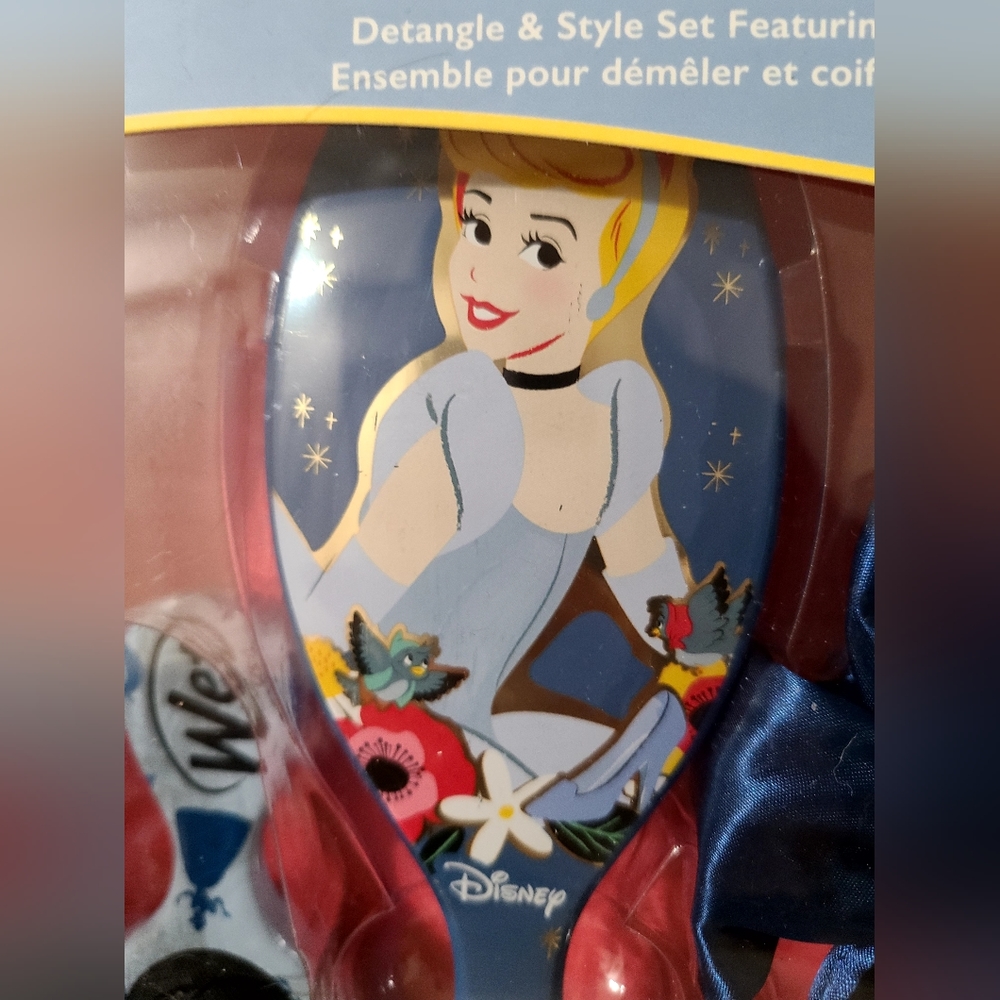 NIB Limited Edition Disney Princess Cinderella Wet Brush Kit - Picture 2 of 6